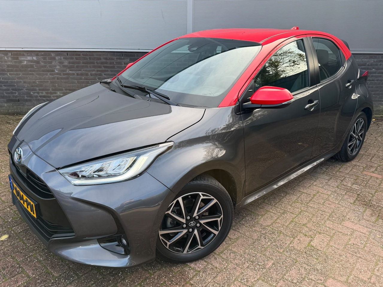 Toyota Yaris - 1.5 Hybrid Tokyo Spirit met stoel verwarming - AutoWereld.nl