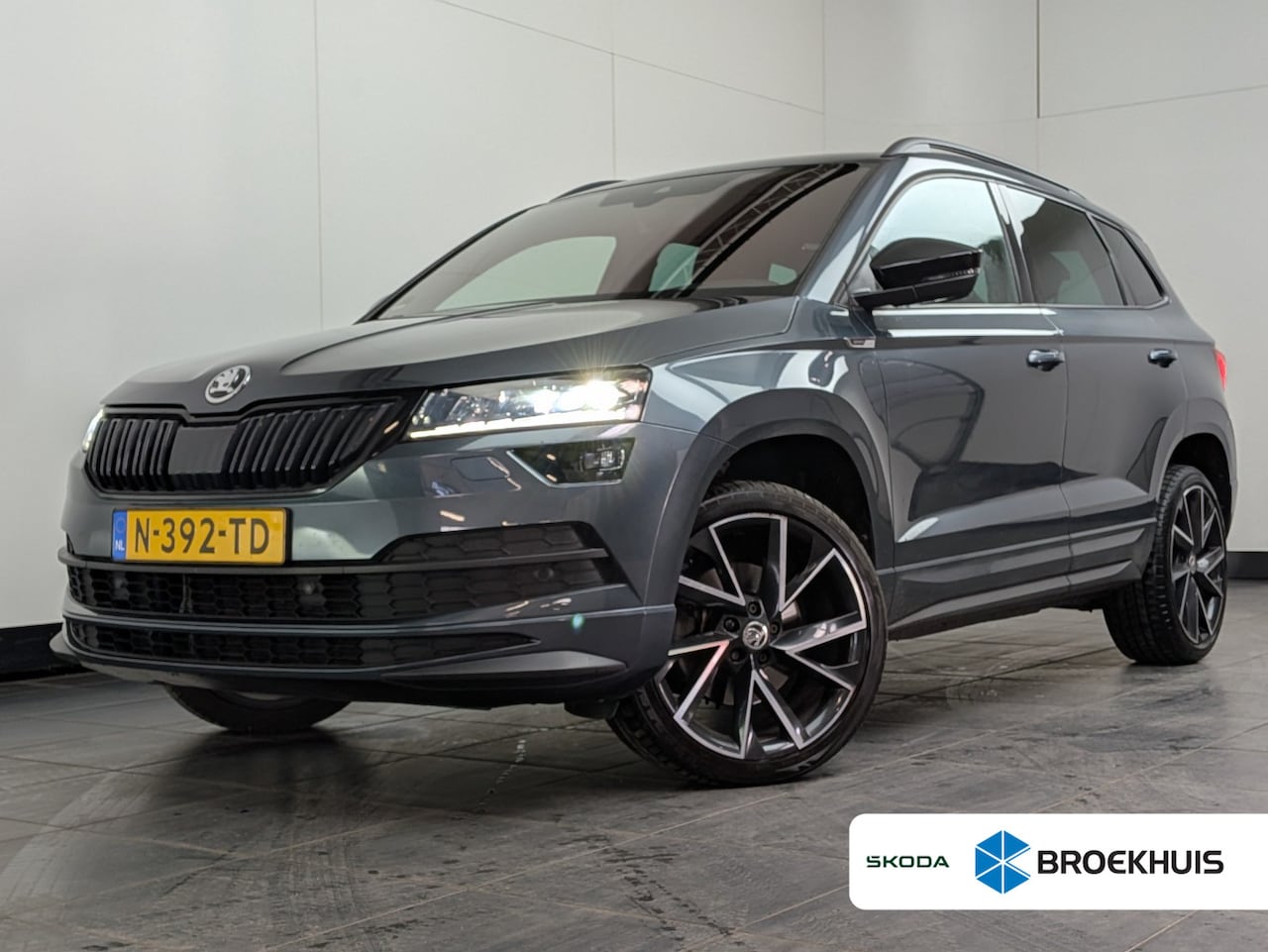 Skoda Karoq - 1.5 TSI ACT Sportline Business l 1e Eigenaar l Camera l Adapt. Cr Control l PDC l Stoelver - AutoWereld.nl