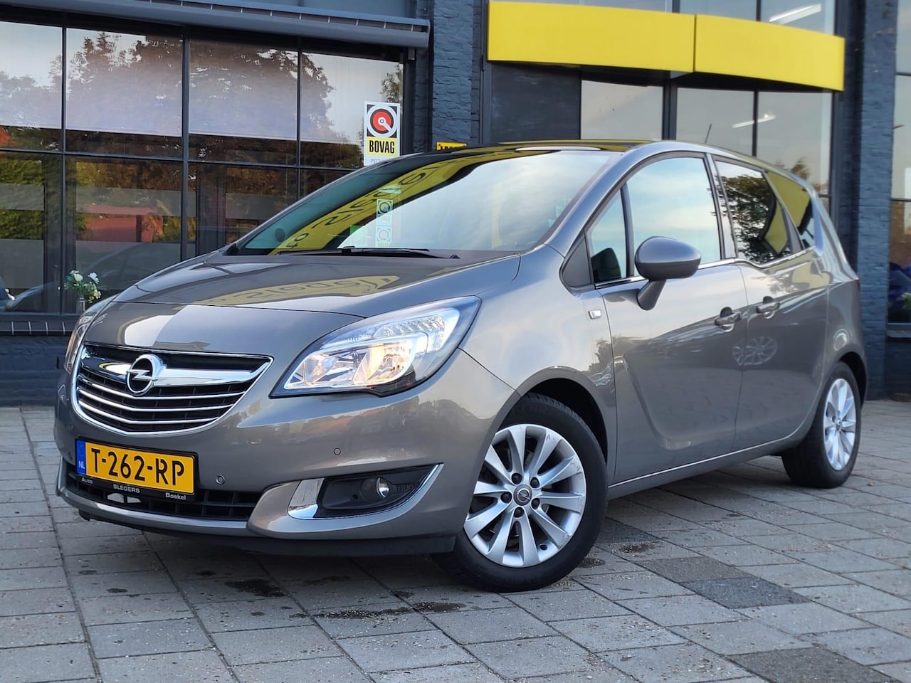 Opel Meriva - 1.4 Turbo Cosmo Aut. | Trekhaak | Panoramadak | Park. Camera | Park. Sensoren | Half Leder - AutoWereld.nl