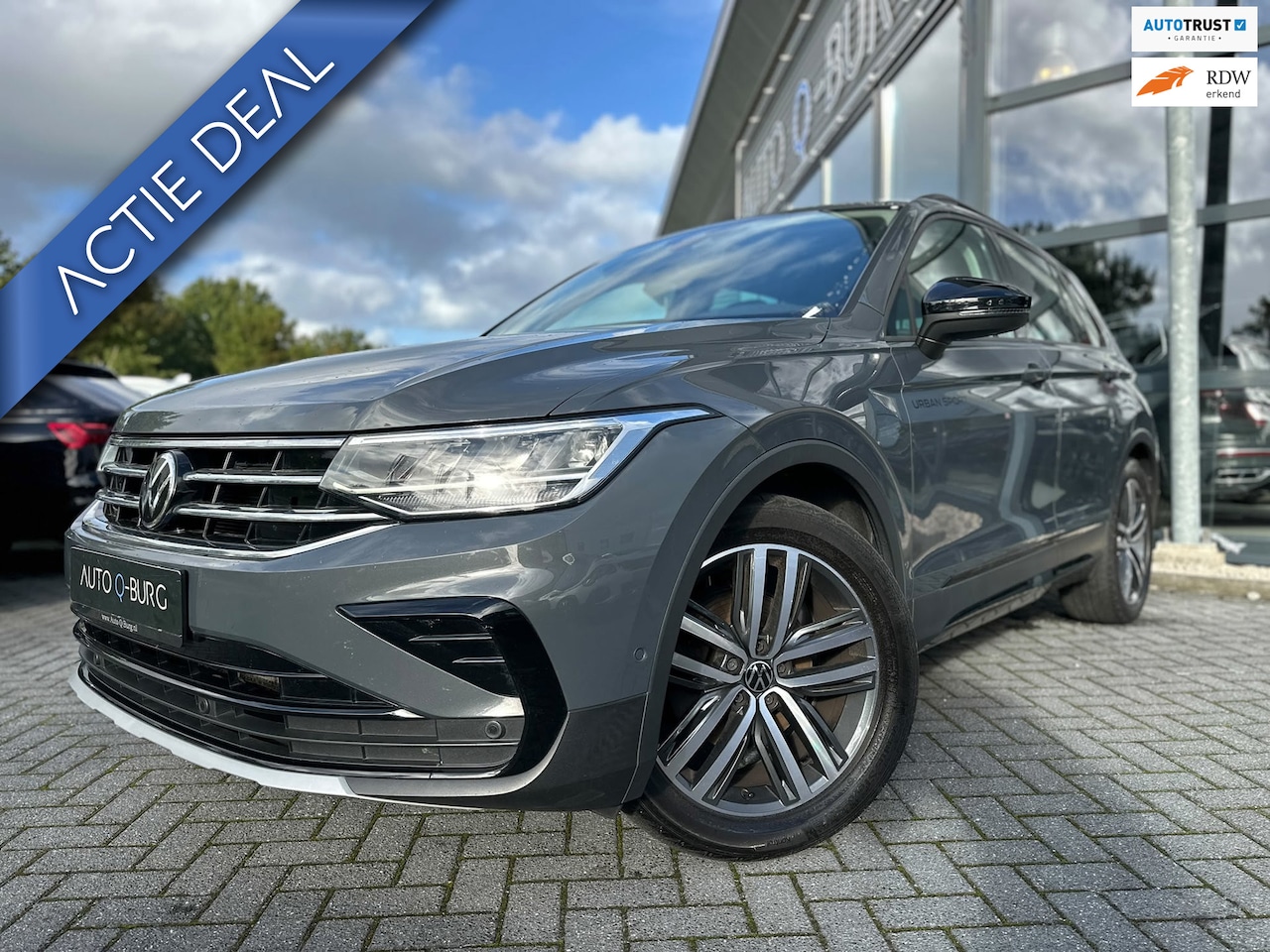 Volkswagen Tiguan - 2.0 TDI Urban Sport | DSG | Camera | Climate | Stoel/ Stuurverw | Carplay | Navi | LED|Dea - AutoWereld.nl