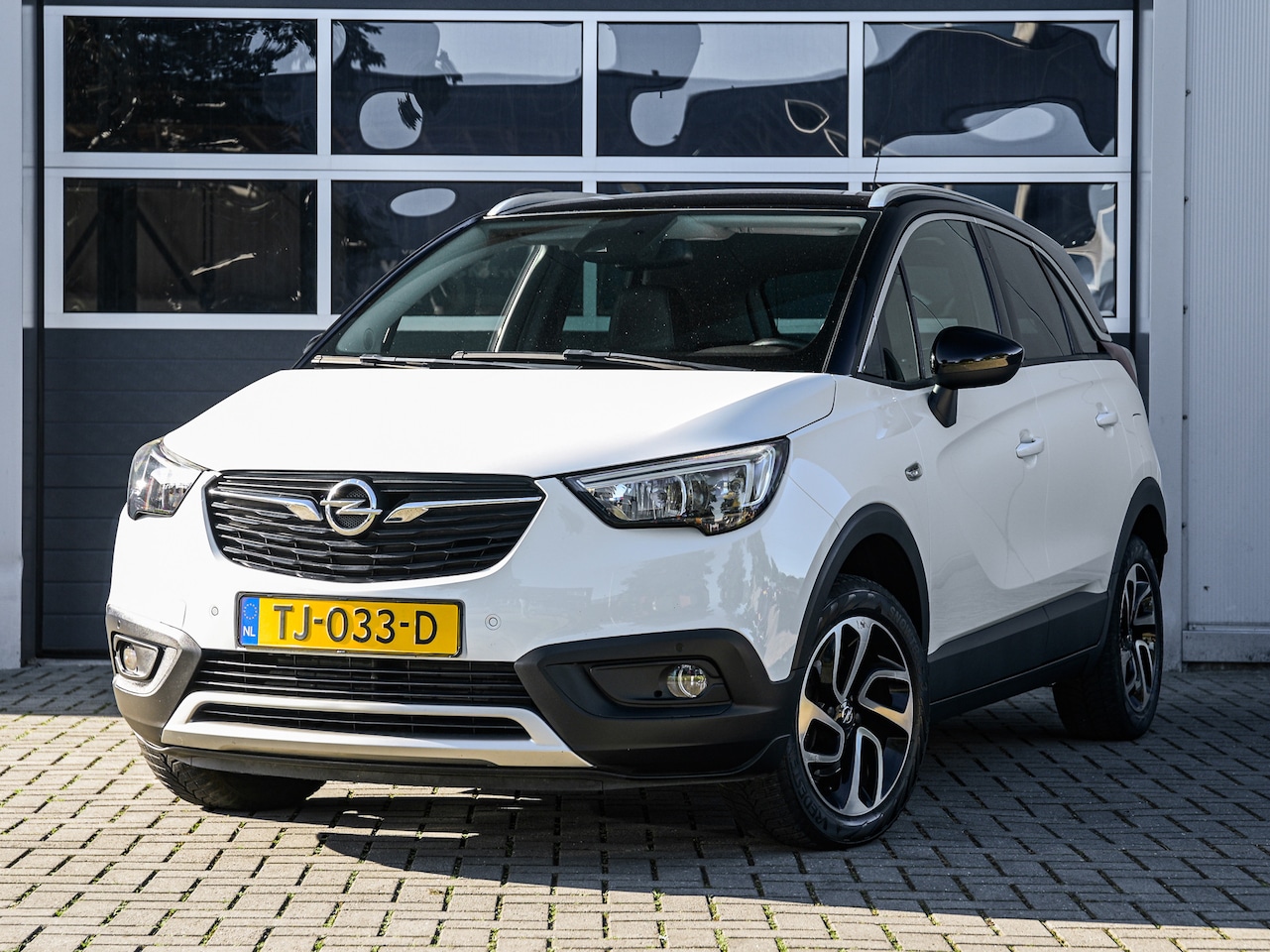 Opel Crossland X - 1.2 Turbo Innovation | Navi | Carplay | Keyless | Climate control | Comfortstoelen | Trekh - AutoWereld.nl