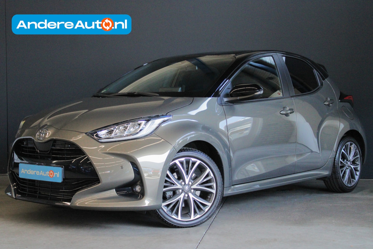 Toyota Yaris - 1.5 Hybrid 130 Executive |dealer onderhouden|leder|parkeersensoren|stoelverwarming| - AutoWereld.nl