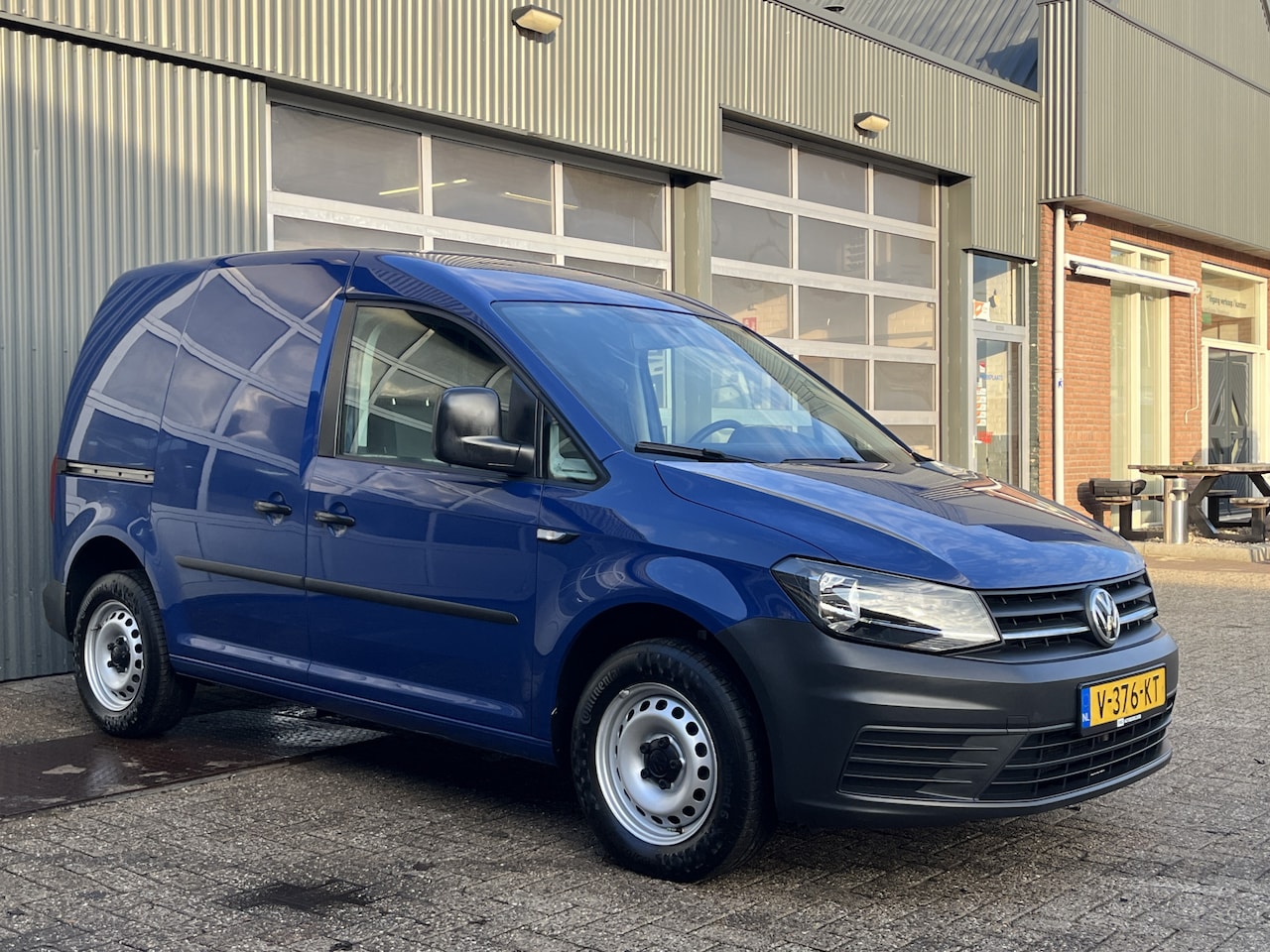 Volkswagen Caddy - 2.0 TDI L1H1 Dubbele schuifdeur Airco Telefoonverbinding Achterdeuren Dealeronderhouden 1e - AutoWereld.nl