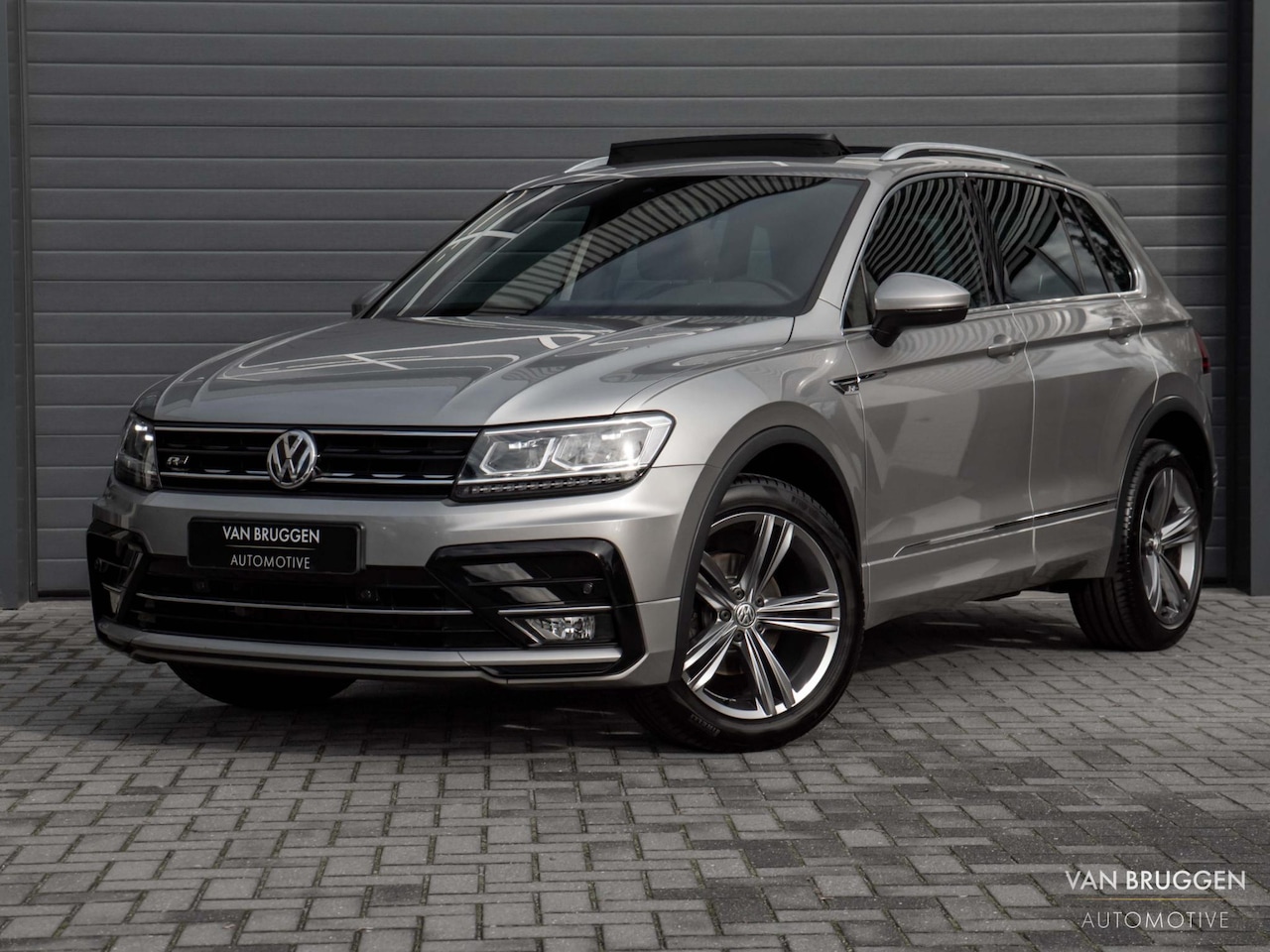 Volkswagen Tiguan - 1.4 TSI 4M R-Line Pano Trekhaak 360 Virtual - AutoWereld.nl