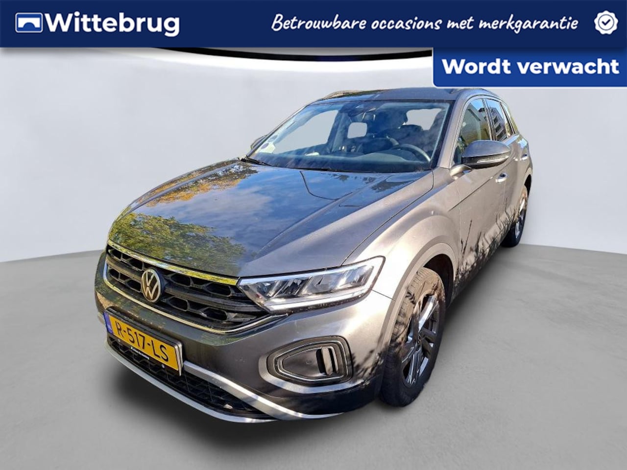 Volkswagen T-Roc - 1.0 TSI 110pk Life / Navigatie / LM 16 inch / LED / Camera / Parkeersensoren / Digital coc - AutoWereld.nl