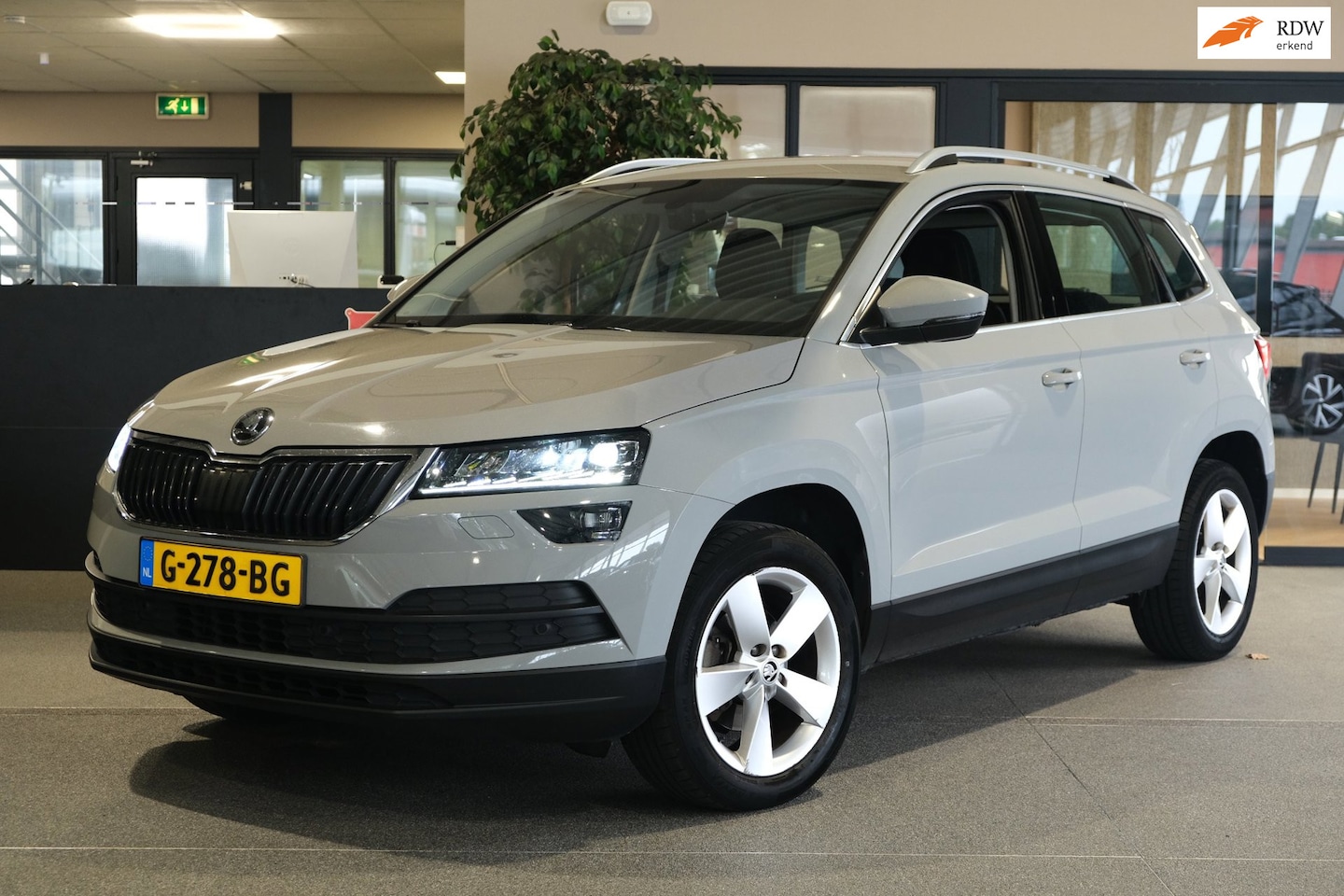 Skoda Karoq - 1.0 TSI Business Edition Camera Navi PDC Airco - AutoWereld.nl