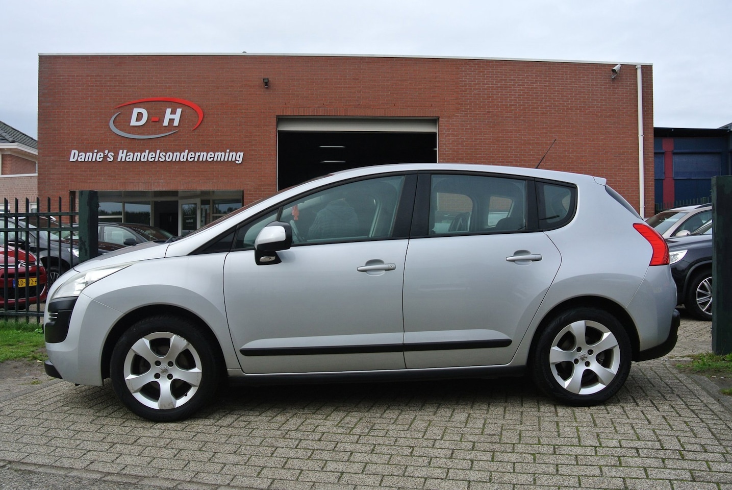 Peugeot 3008 - 1.6 VTi Access airco inruil mogelijk apk 21-05-2027 - AutoWereld.nl