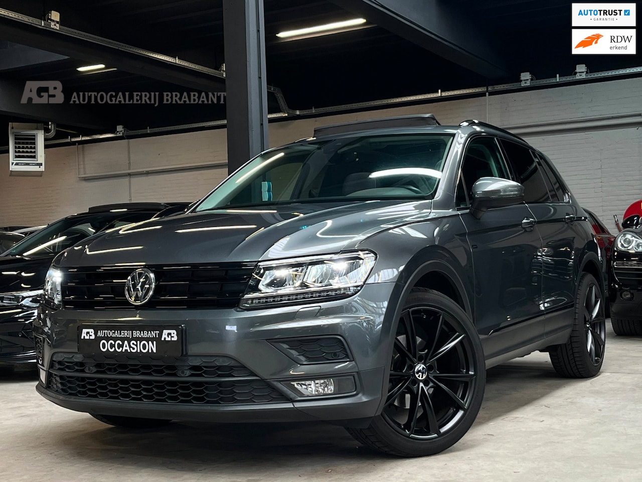 Volkswagen Tiguan - 1.5 TSI ACT Highline Business R Line Pano/Carplay/ACC/PDC V+A - AutoWereld.nl