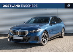 BMW 5-serie Touring - 520i M Sport Automaat / Trekhaak / Panoramadak / Achteruitrijcamera / Harman Kardon / Adap