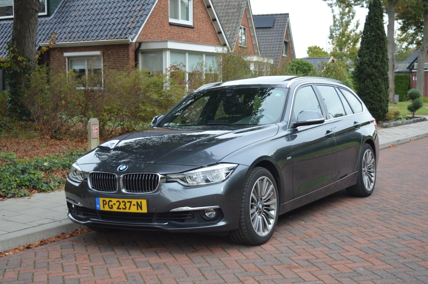 BMW 3-serie Touring - 320i Edition Sport Line Shadow High Exe Org NL/NAP - AutoWereld.nl