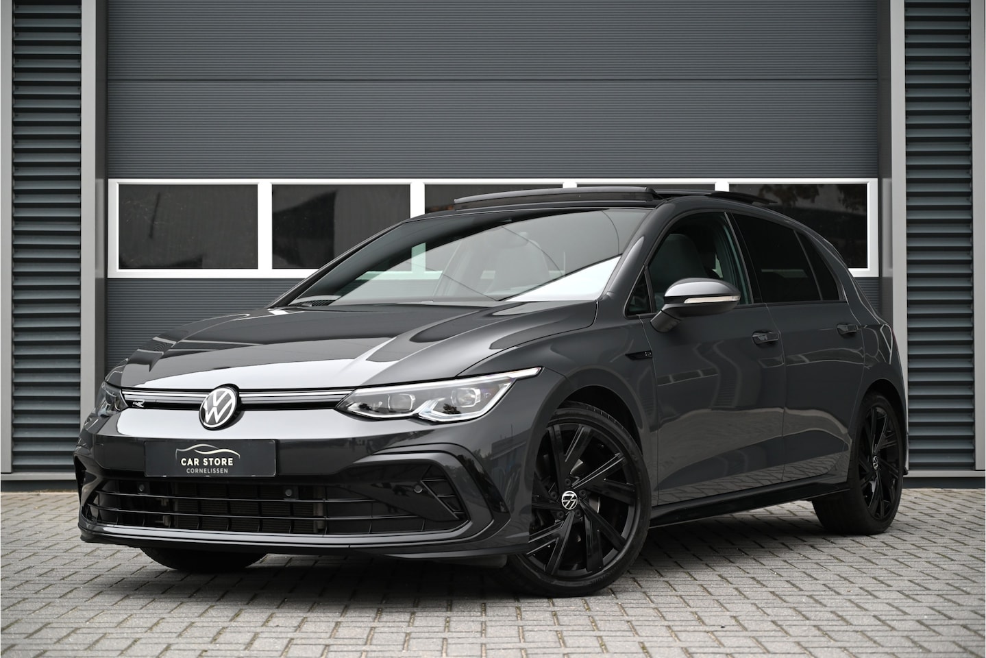 Volkswagen Golf - 2.0 TSI 190 PK / 3 X R-LINE / PANO / IQ LIGHTS / BLACK STYLE / HEAD UP DISPLAY / CAMERA / - AutoWereld.nl