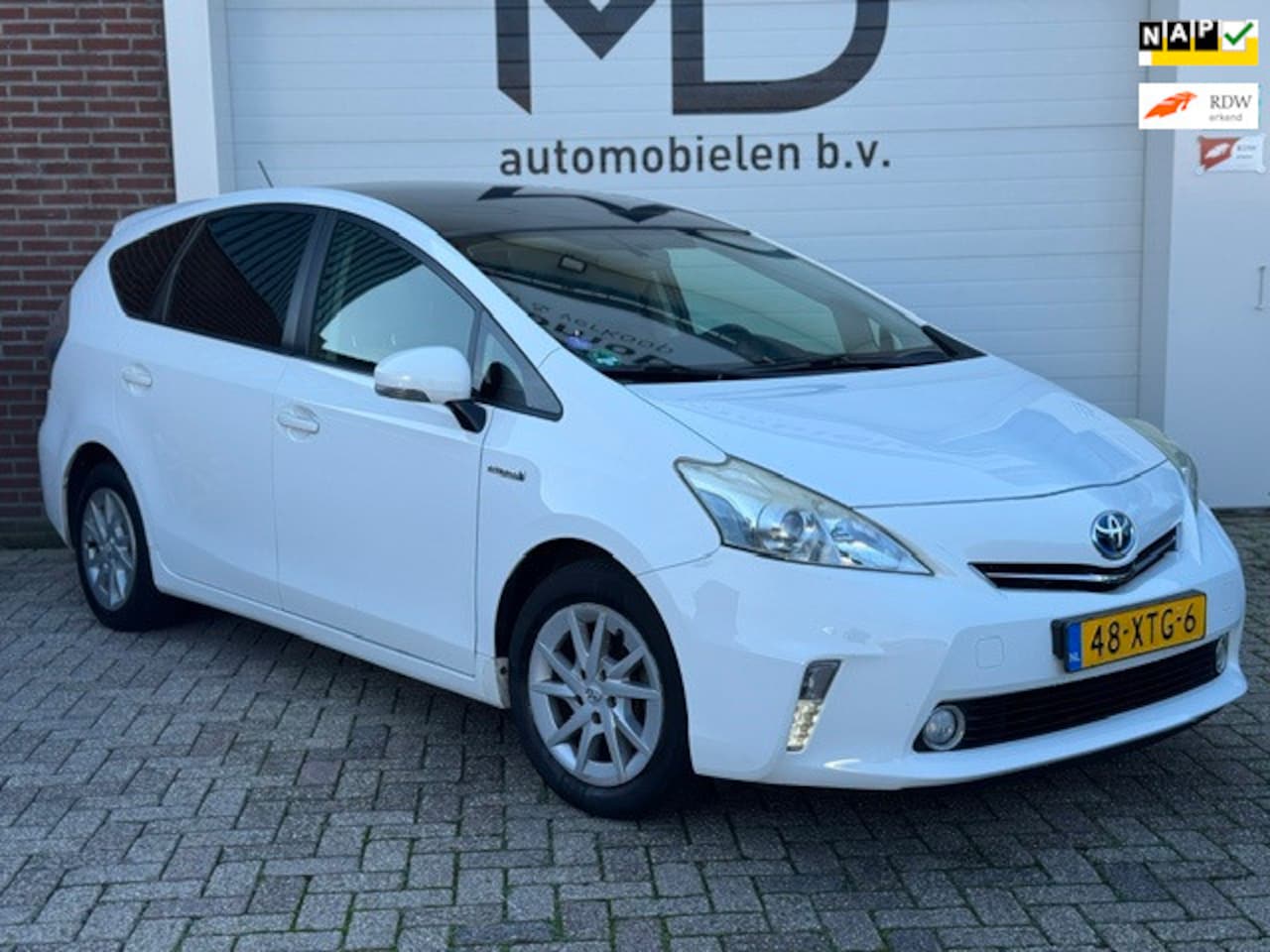Toyota Prius Wagon - 1.8 Aspiration 96g - 7p. - Panorama dak -Dealer onderhouden-Trekhaak- Hybride check aanwez - AutoWereld.nl