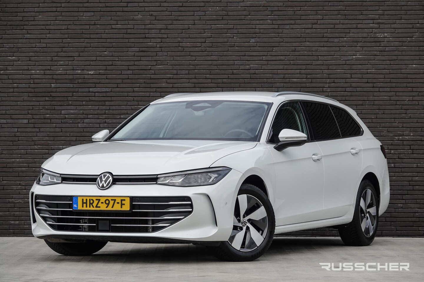 Volkswagen Passat Variant - 1.5 eTSI 150Pk Aut. | Business | 360° Camera | LED | 17'' | Oryx White - AutoWereld.nl