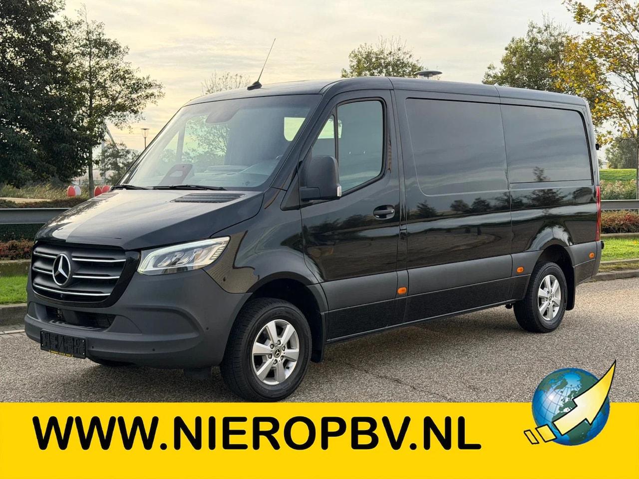 Mercedes-Benz Sprinter - 319CDI L2H1 Automaat Airco Navi Cruisecontrol 3500KG Trekhaak LED/Xenon - AutoWereld.nl
