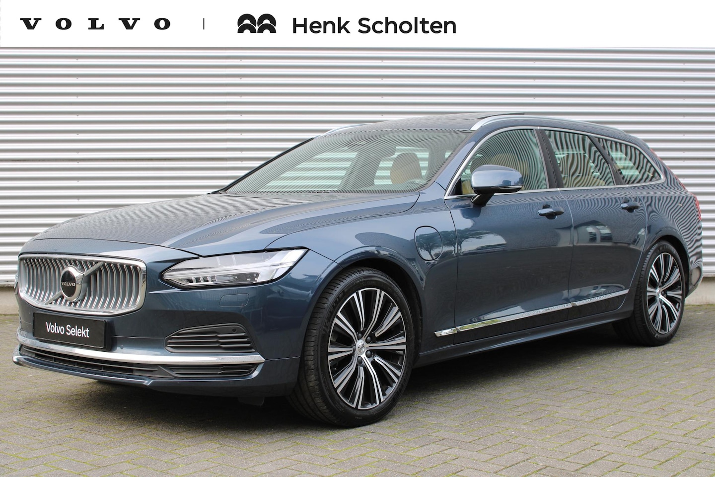 Volvo V90 - T6 Plug-in hybrid AWD Ultimate Bright | SOH-waarde 95% | Trekhaak met semi elektrisch inkl - AutoWereld.nl