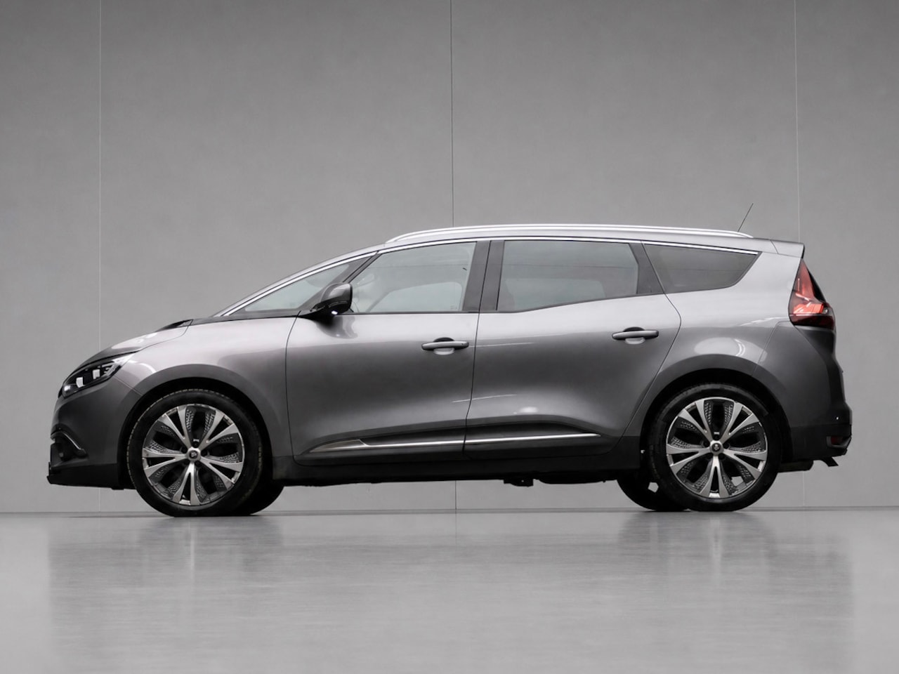 Renault Grand Scénic - 1.3 TCe Bose 7p. Sport (PANORAMADAK,APPLE CARPLAY,NAVI,CAMERA,ADAPTIVE CRUISE,CLIMATE,SPOR - AutoWereld.nl