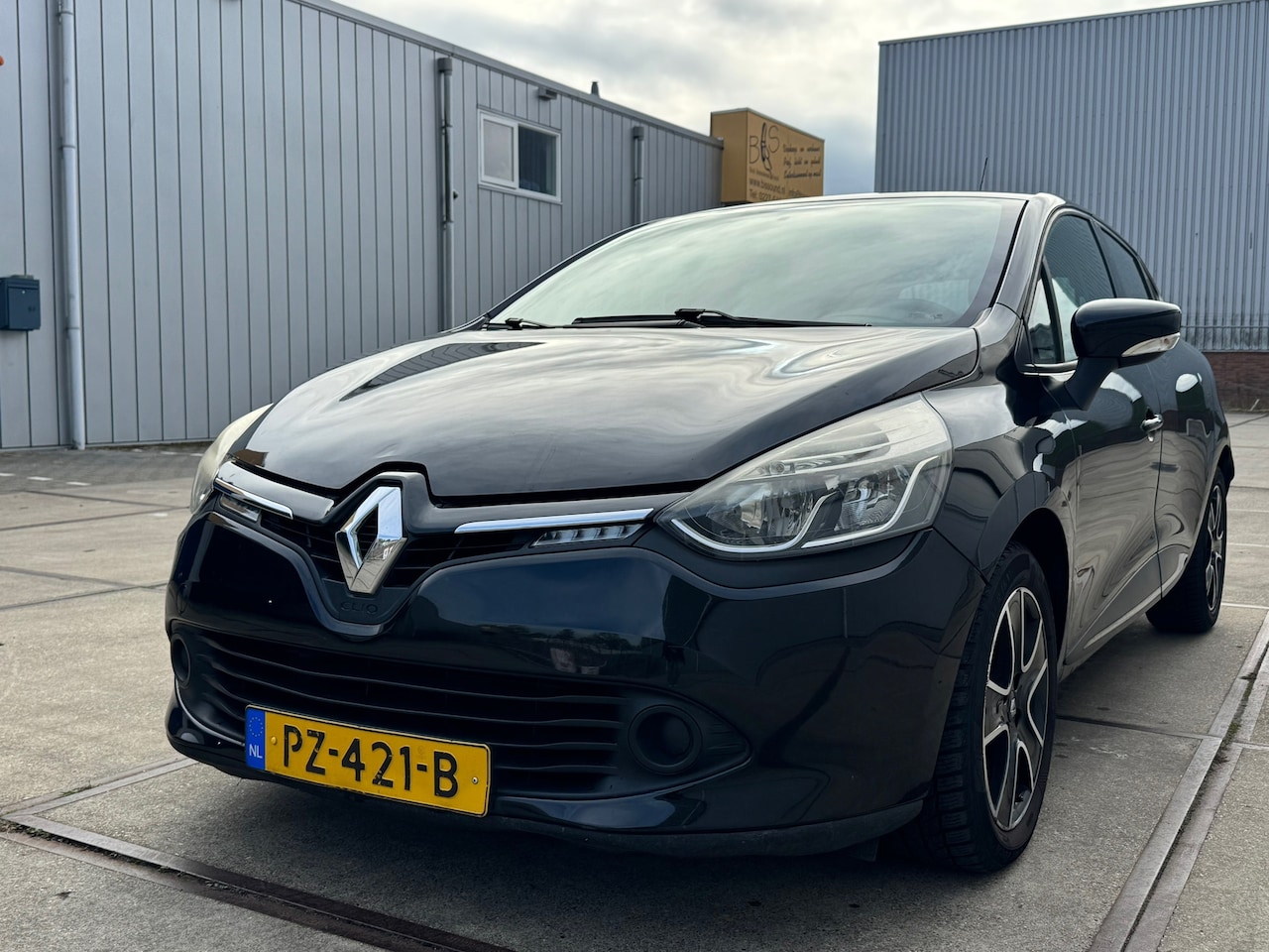 Renault Clio - 1.2 Dynamique AUTOMAAT LOOPT OP 3 CILINDERS - AutoWereld.nl