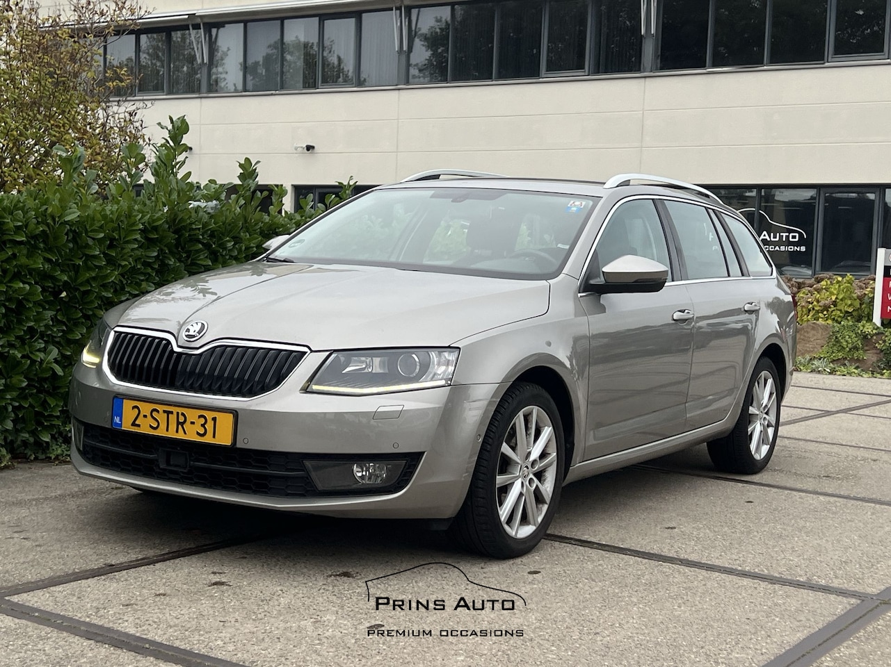 Skoda Octavia Combi - 1.2 TSI Greentech Elegance Businessline |NAVI|CLIMA|TREKHAAK|PDC + PARKEERHULP|VOLL.ONDERH - AutoWereld.nl