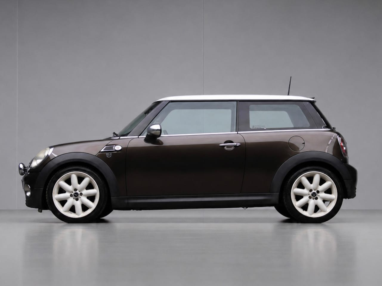 MINI 3-Deurs - 1.6 Cooper Mayfair Sport (PANORAMADAK,STOELVERWARMING,CLIMATE,CRUISE,LEDER,ELEKTRISCH PAKK - AutoWereld.nl