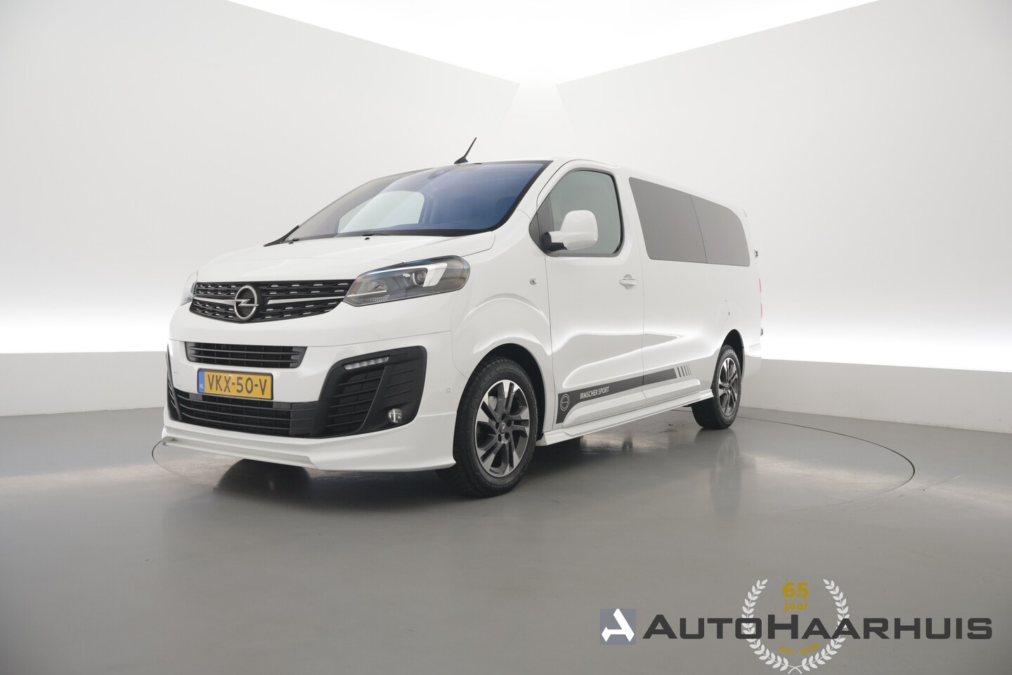 Opel Vivaro - 2.0 CDTi-177pk | Automaat | Irmscher Sport | L3H1 | Lederen bekleding | Camera | Lm velgen - AutoWereld.nl