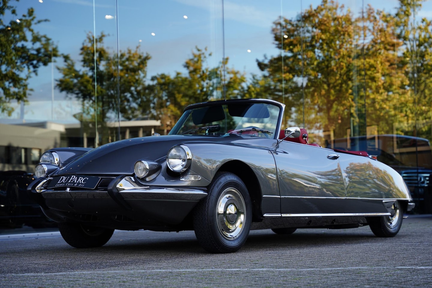 Citroën DS - DS21 Cabriolet Conversion / €100,000+ Restoration - AutoWereld.nl