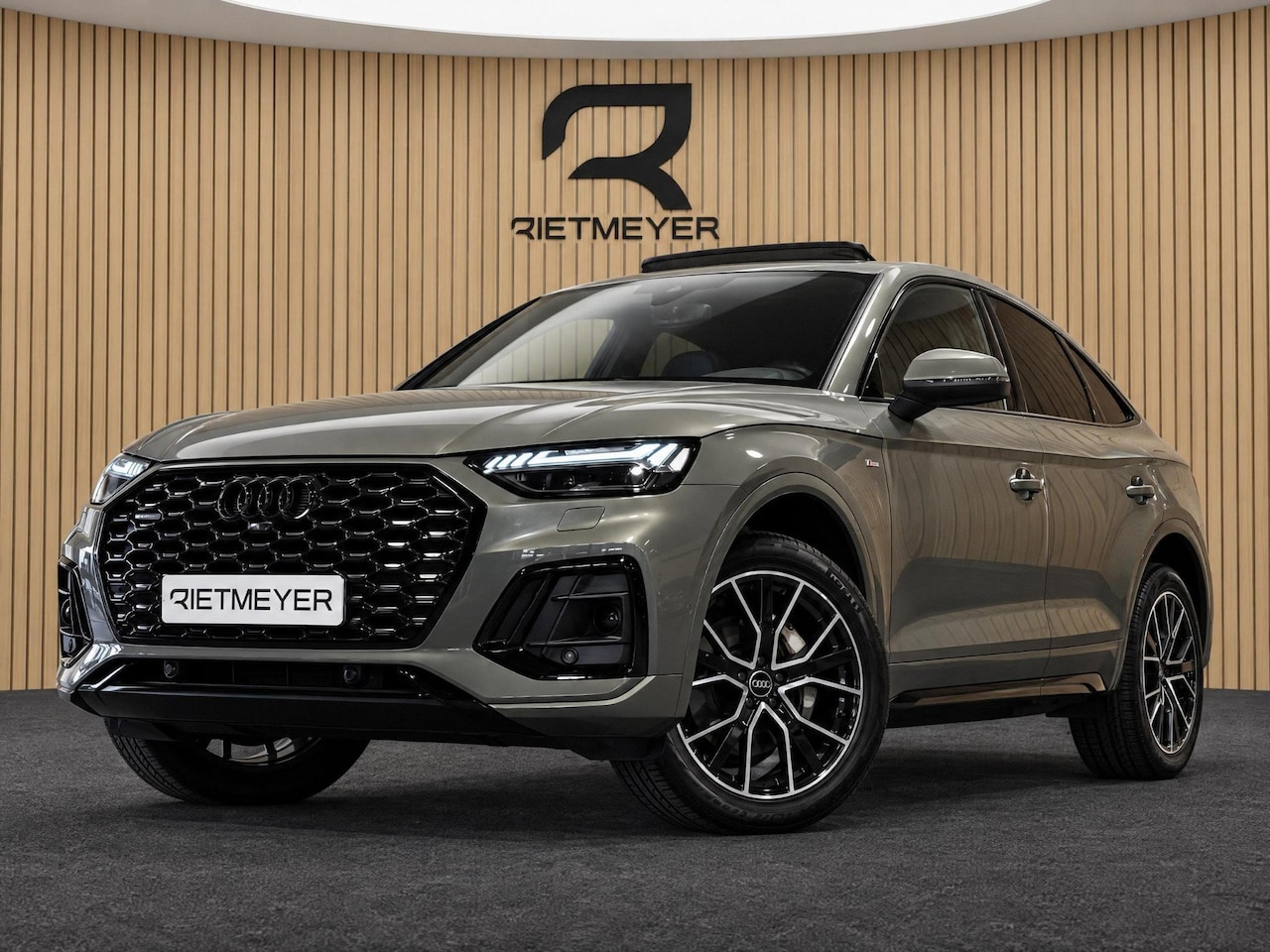 Audi Q5 Sportback - 55 TFSI e S edition Competition |Pano |RS zetels |Pano |Gevlakt stuur |Trekhaak |Memory |M - AutoWereld.nl