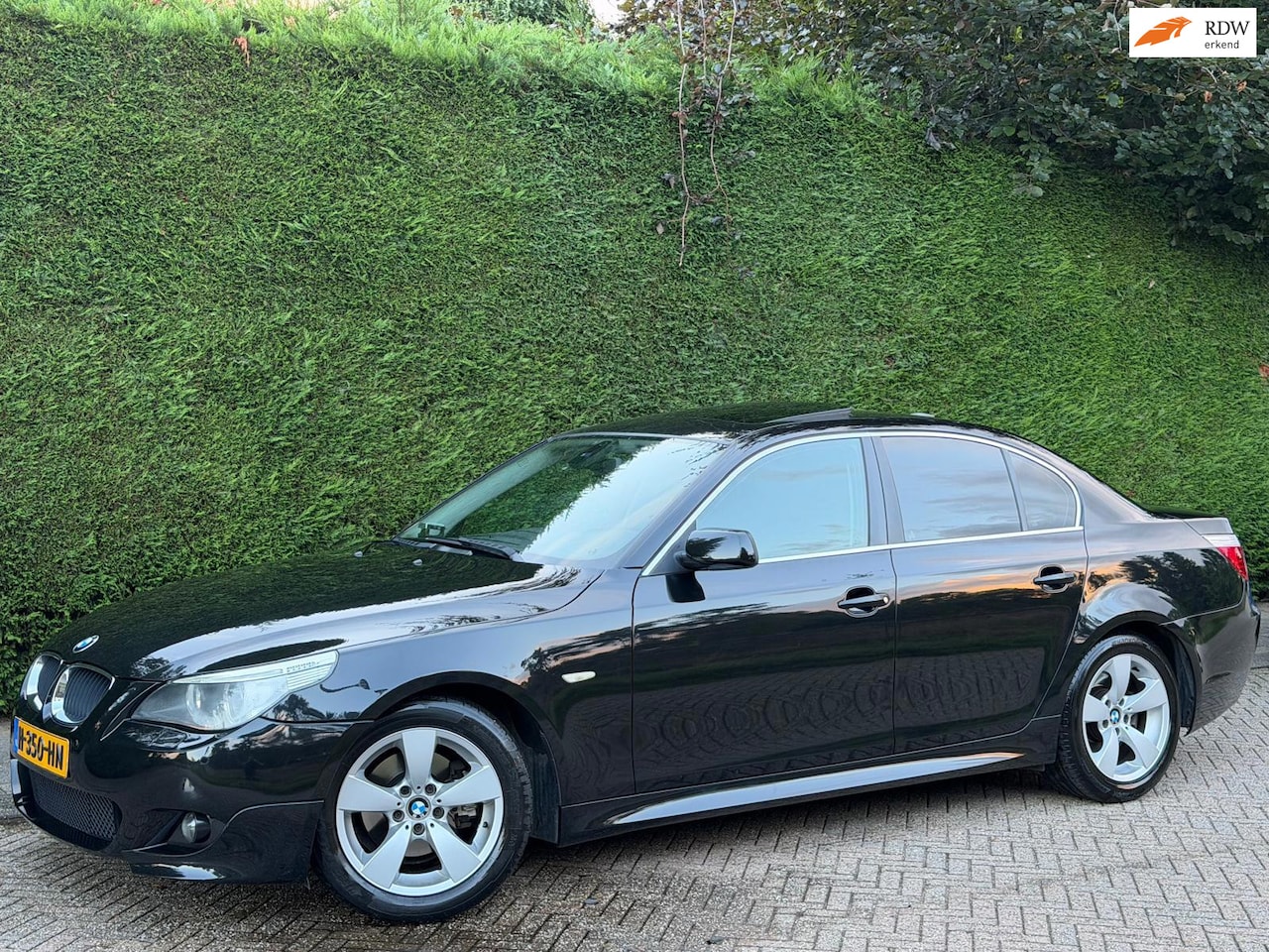 BMW 5-serie - 525i /M-PAKKET/AUTOMAAT/SCHUIFDAK/XENON/RIJDTSUPER!/ - AutoWereld.nl