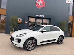 Porsche Macan - 3.6 Turbo 400 pk l pano l trekhaak l camera l bose l lucht vering