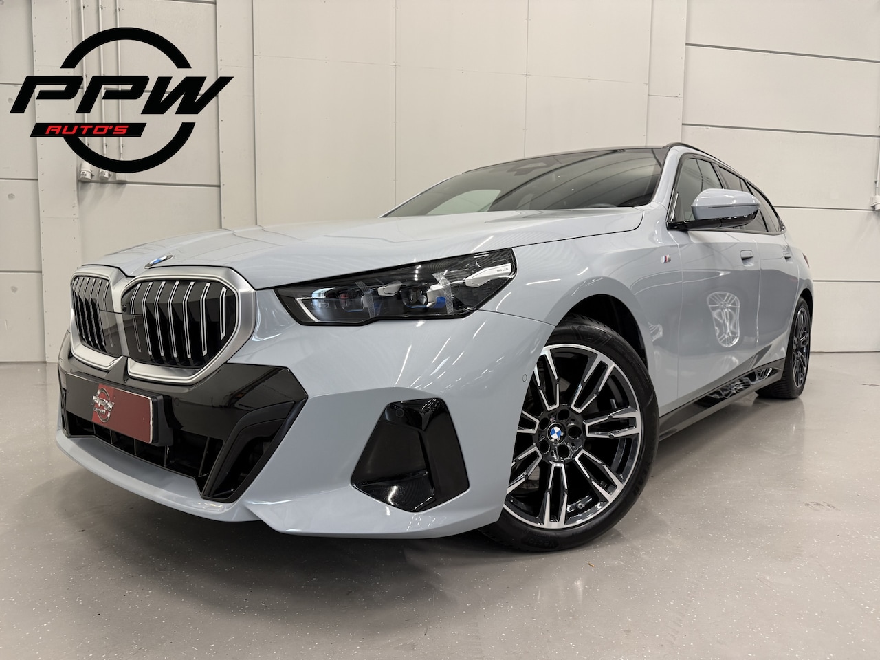 BMW 5-serie Touring - 520i M-Sport PANO/TREKHAAK/ICONIC/H&K/HEAD-UP/360CAMERA/VENTILATIE//DRIVING ASS.PRO/ADAPTI - AutoWereld.nl