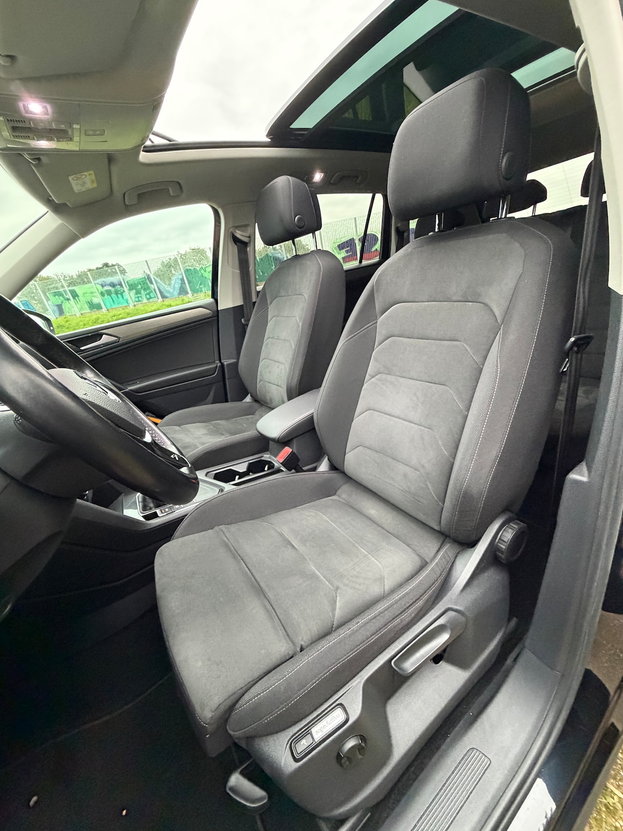 Volkswagen Tiguan Allspace - 1.4 TSI Comfortline Business Massage stoelen, trekhaak , schuif kantel dak