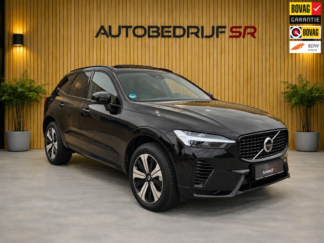 Volvo XC60 - 2.0 T6 Plug-in hybrid AWD Essential Bright Pano! Trekaahk! Electrische Kofferklep! Stoelve - AutoWereld.nl