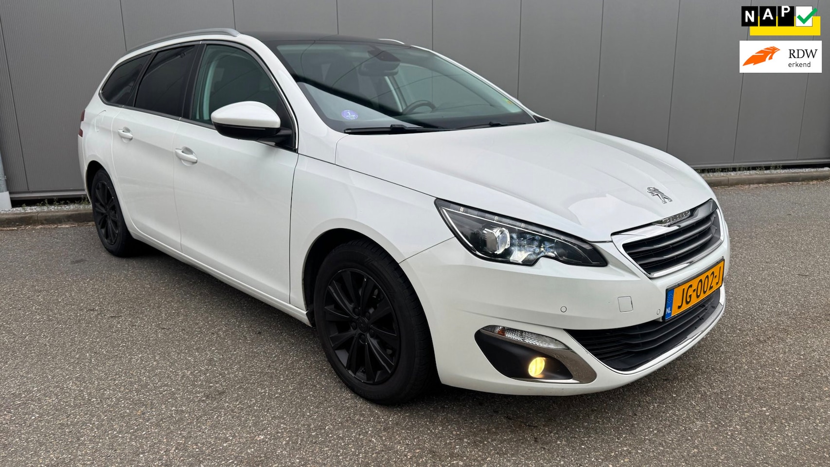 Peugeot 308 SW - 1.2 PureTech Blue Lease Premium pano navi clima led - AutoWereld.nl