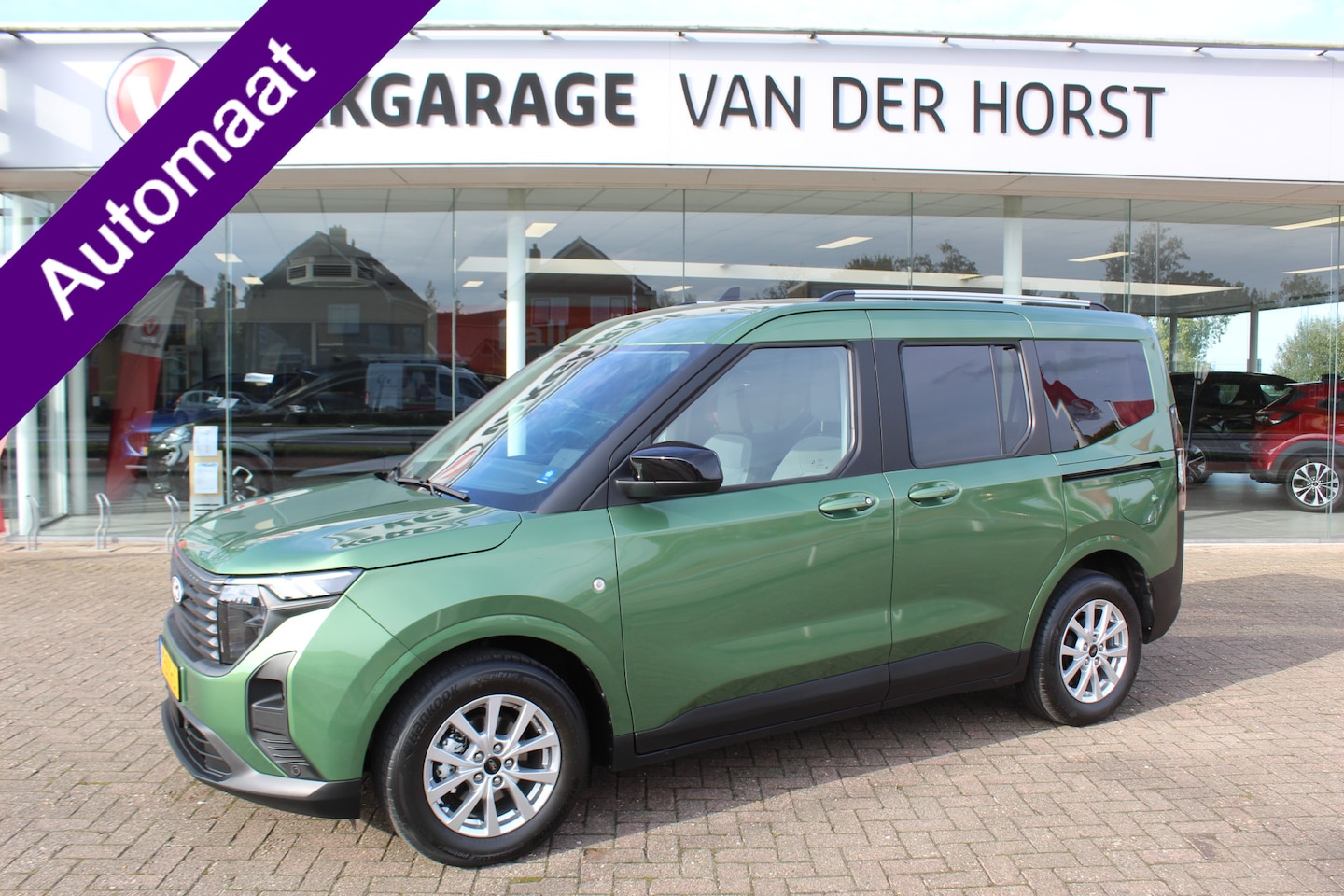 Ford Tourneo Courier - 1.0-125pk Titanium AUTOMAAT ! UNIEKE Ford Tourneo 5 personen uitv. Fabr. garantie t/m 26-0 - AutoWereld.nl