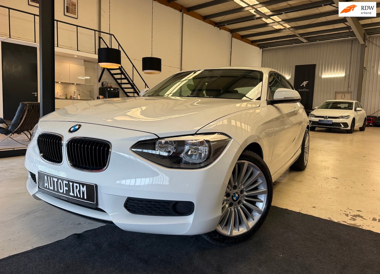 BMW 1-serie - 114i Dealer Onderhouden Garantie 18' LM velgen Parkeersensoren AUX - AutoWereld.nl