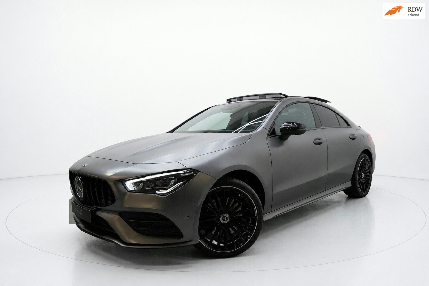 Mercedes-Benz CLA-Klasse - 250 e AMG NIGHT PANO SFEER 360 - AutoWereld.nl