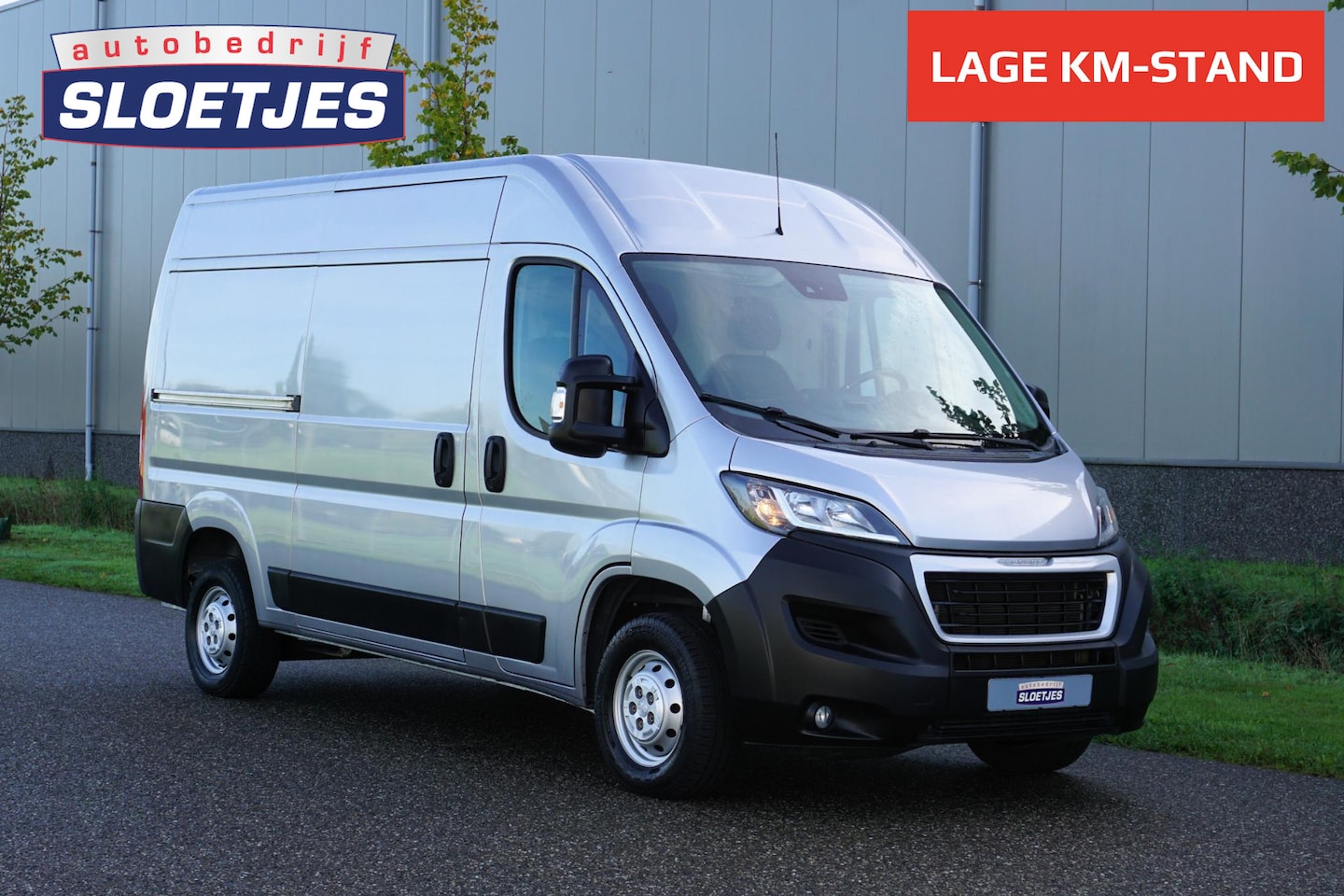 Peugeot Boxer - 335 2.2 BlueHDi 165 L2H2 Asphalt |Camera |Cruise |Navi |Airco |Trekhaak |Parkeersensoren | - AutoWereld.nl