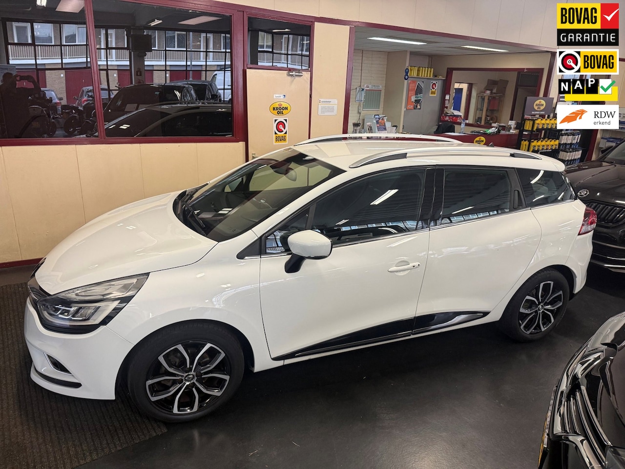 Renault Clio Estate - 0.9 TCe Intens 0.9 TCe Intens , Achteruitrij camera , Keyless Go, Navi , Cruise contr. B spiegels inklapb - AutoWereld.nl