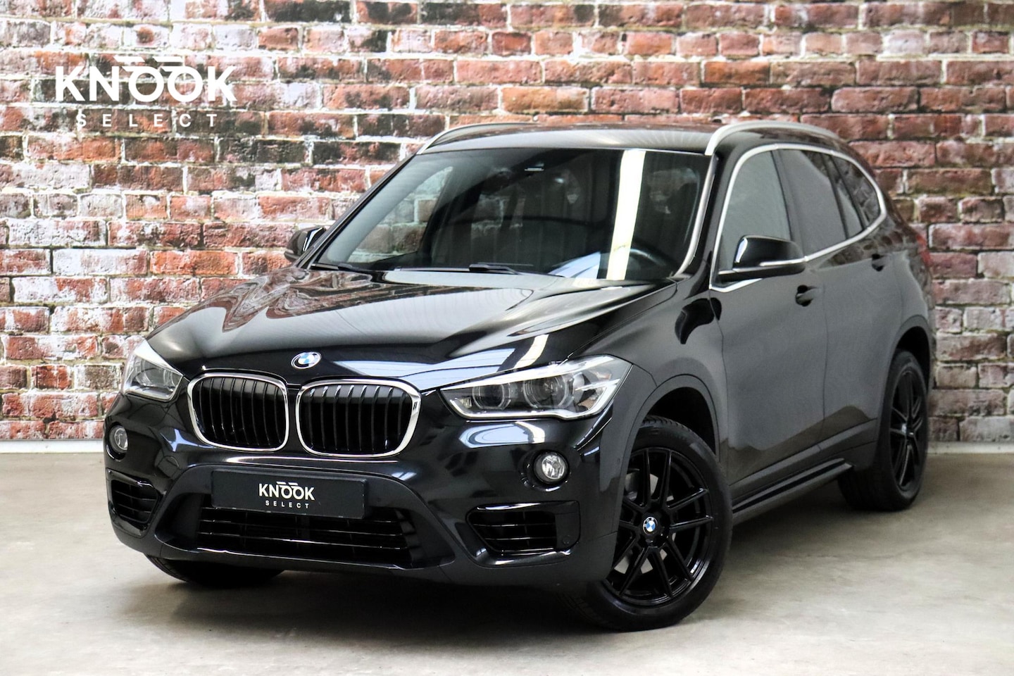 BMW X1 - sDrive20i High Executive Sport Line Automaat / Head-up Display / Achteruitrijcamera / HiFi - AutoWereld.nl