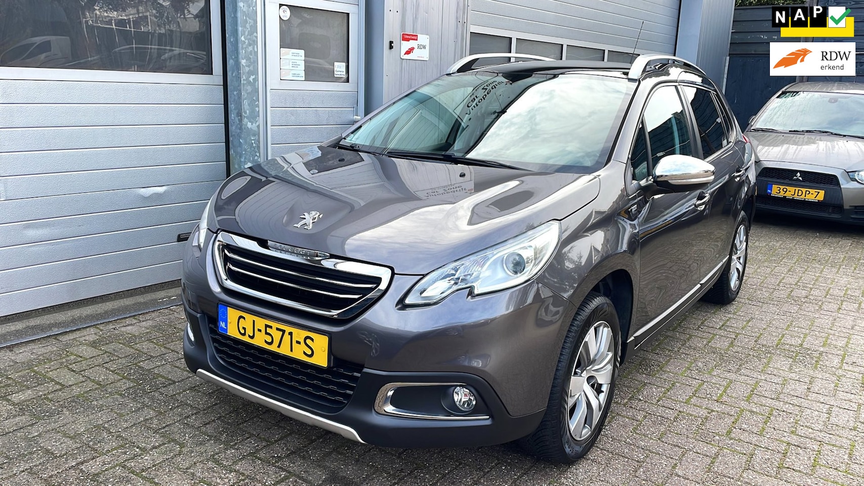 Peugeot 2008 - 1.2 PureTech Style-Panorma-Navi-Clima-Cruise - AutoWereld.nl
