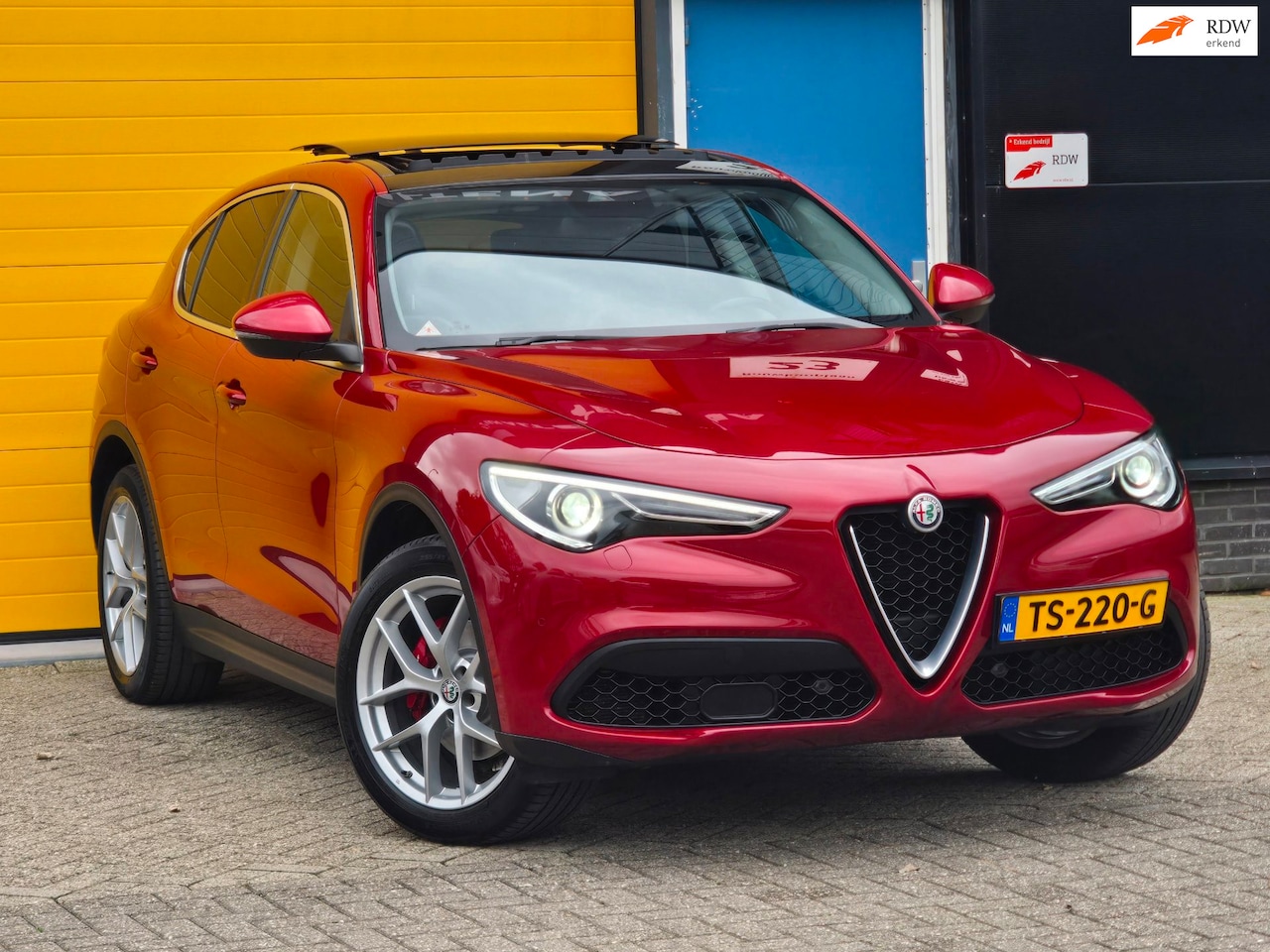 Alfa Romeo Stelvio - 2.0 T AWD First Edition / 280 PK / Open Panoramadak / Leder / Camera / Memory / Cruise Con - AutoWereld.nl