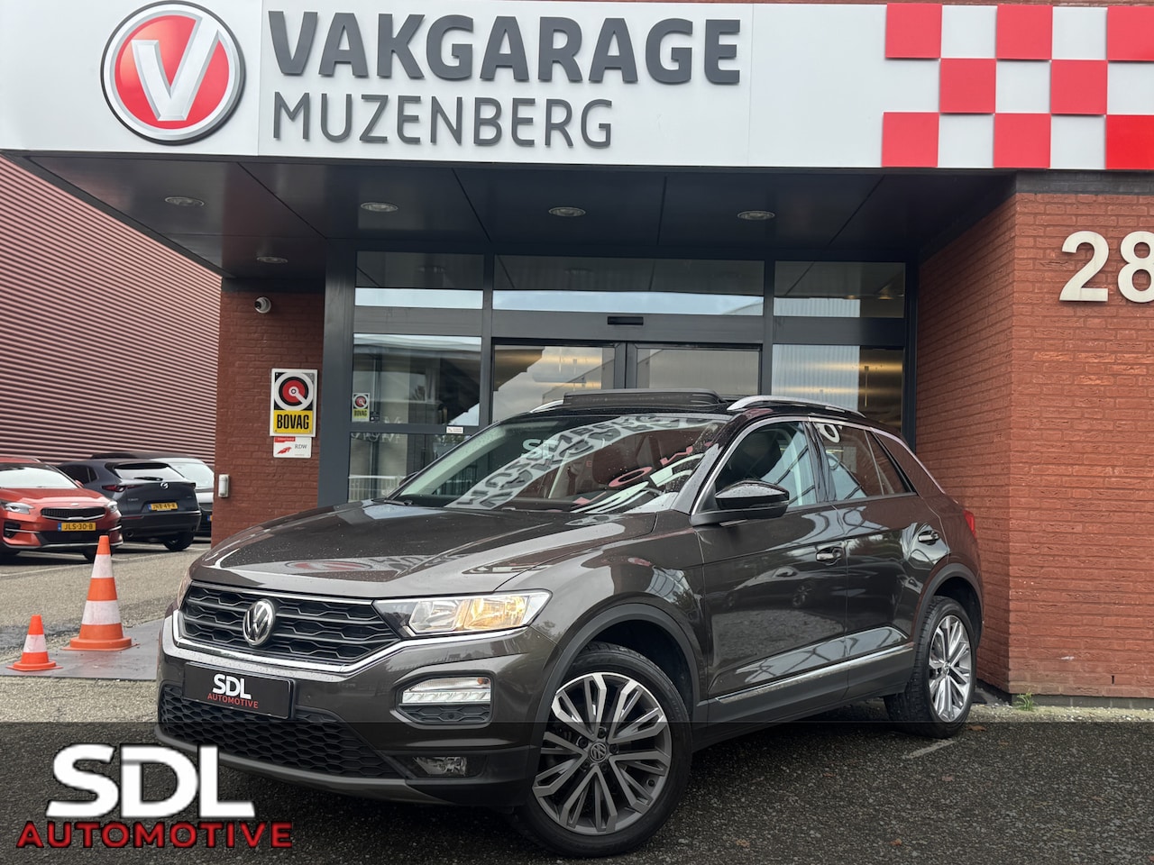 Volkswagen T-Roc - 1.5 TSI Style // VIRTUAL COCKPIT // ADAPTIVE CRUISE // PANO / SCHUIF-KANTELDAK // NAVI // - AutoWereld.nl