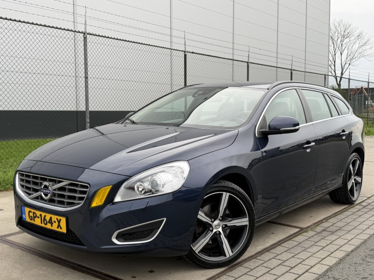 Volvo V60 - 2.0 D4 163PK / Summum Edit. / Trekhaak / 2011 / Cruise / NW APK - AutoWereld.nl