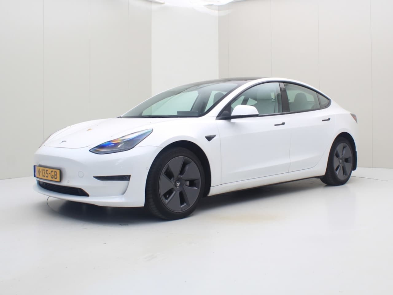 Tesla Model 3 - Long-Range Dual Motor AWD Tesla Model 3 Long-Range AWD 351pk 75 kWh 92,9% SoH FACELIFT [ W - AutoWereld.nl