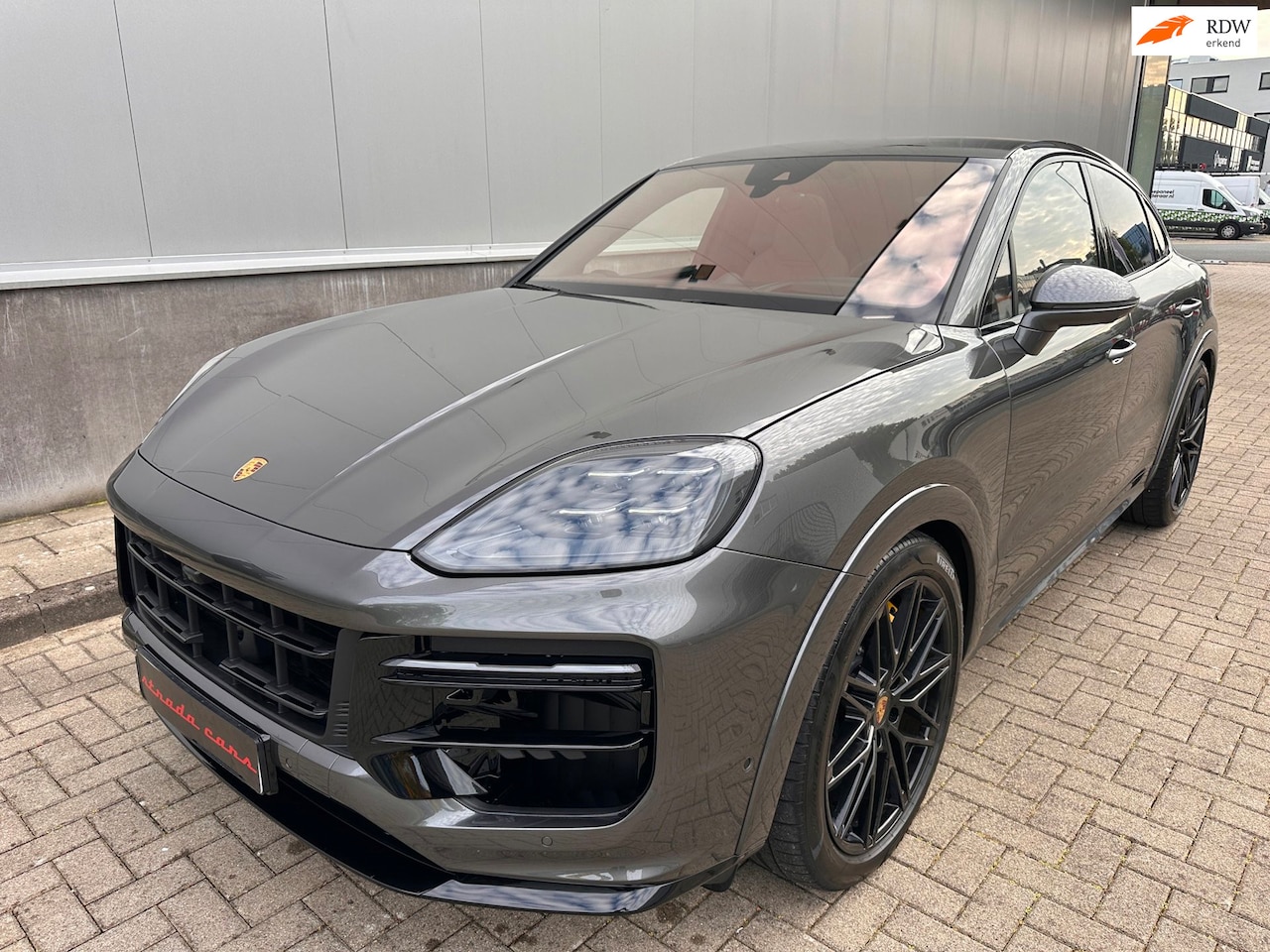 Porsche Cayenne Coupé - 4.0 Turbo E-Hybrid Coupe KERAMISCH BURMESTER CARBON TV SPORT DESIGN - AutoWereld.nl