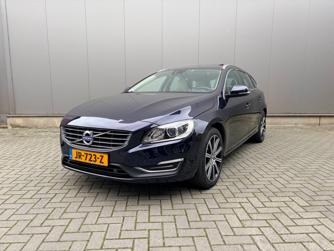 Volvo V60 - 2.4 D5 Twin Engine Special Edition 2.4 D5 Twin Engine Special Edition - AutoWereld.nl