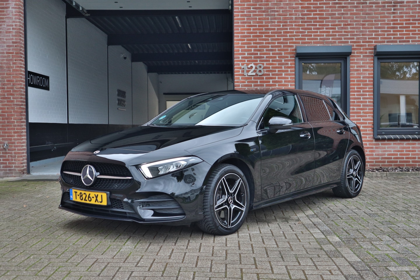 Mercedes-Benz A-klasse - 250 e Premium Plus Burmester, Carplay, Stoelverw, AMG-Line, Dealer onderhouden - AutoWereld.nl
