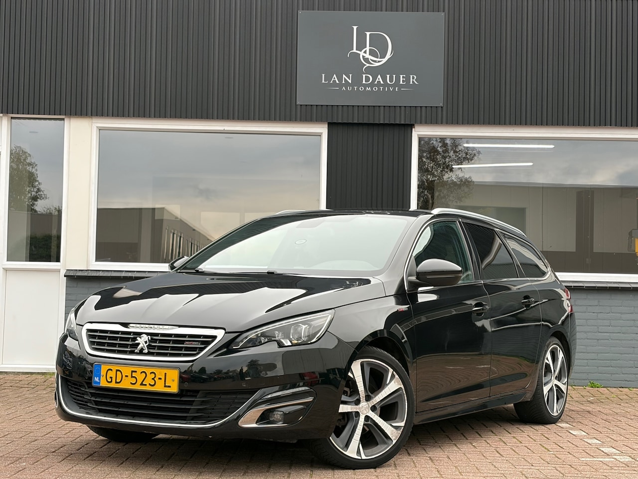 Peugeot 308 SW - 1.2 e-THP Blue Lease 1.2 e-THP Blue Lease - AutoWereld.nl