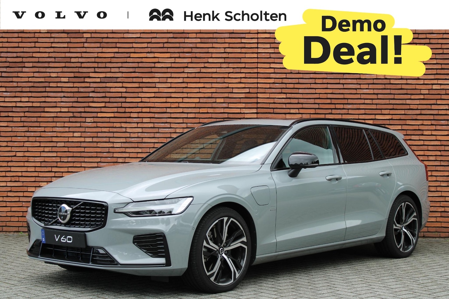 Volvo V60 - 2.0 T6 Plug-in hybrid AWD Ultra Dark | Panoramisch schuif-/kanteldak | 360 graden camera | - AutoWereld.nl