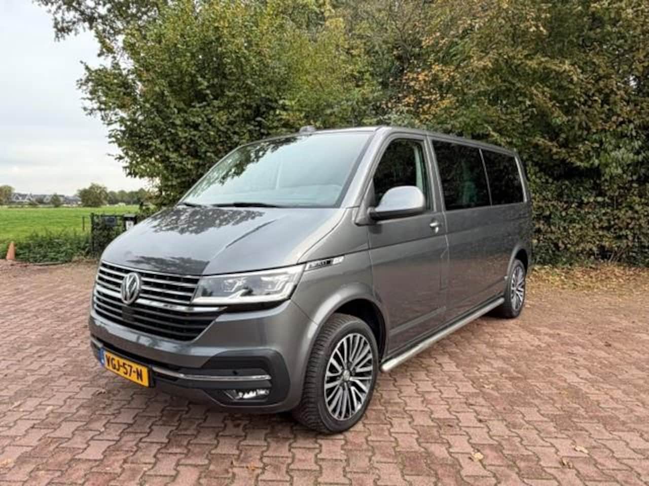 Volkswagen Transporter - 2.0TDI L2H1 199PK DSG 30 DC Bulli Virtdash/Trekhaak/Leer/Acarplay/Navi - AutoWereld.nl