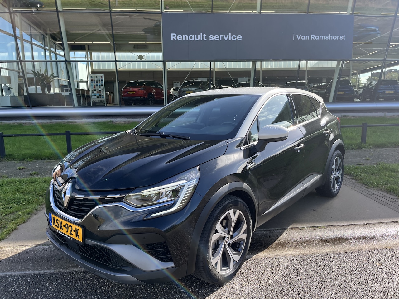 Renault Captur - 1.6 E-Tech Hybrid 145PK R.S. Line / Camera / Parkeerhulp V+A / Climate / Navigatie / - AutoWereld.nl